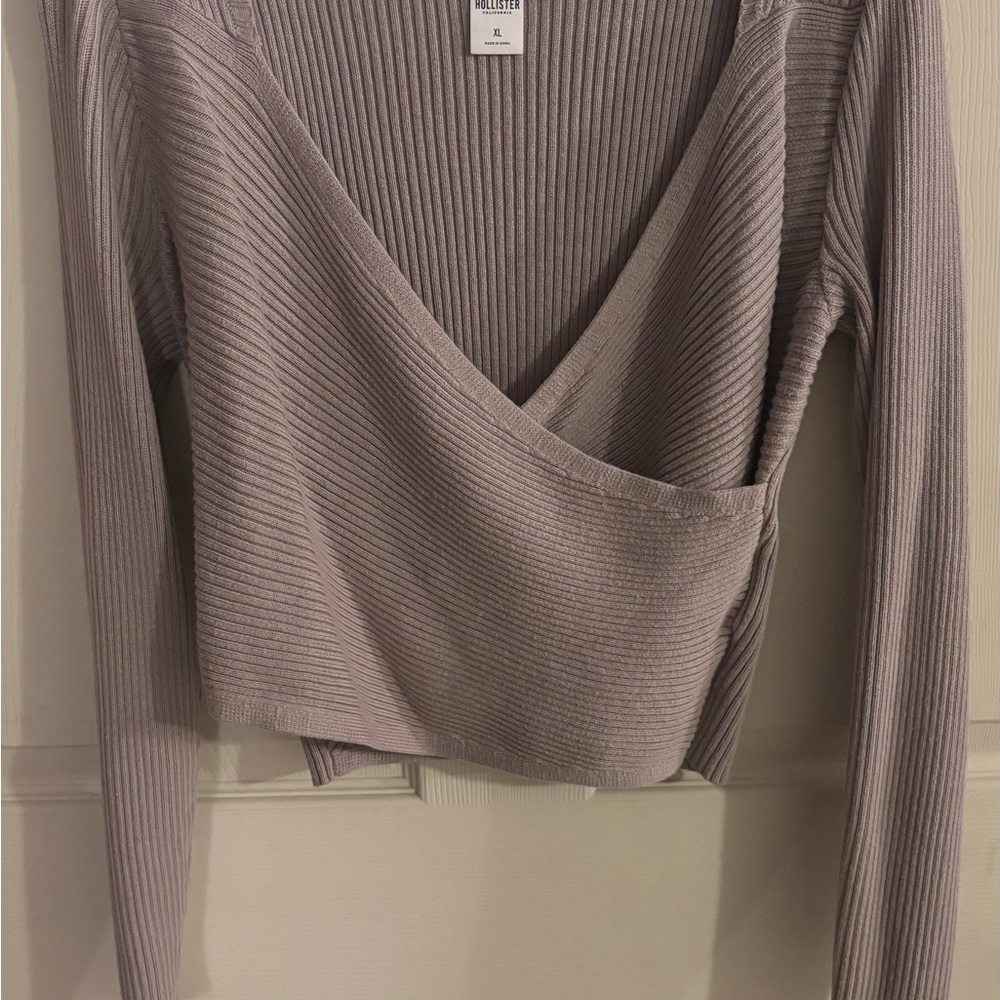 Hollister Ribbed V-Neck Wrap Blouse - cropped. Light Gray/Beige